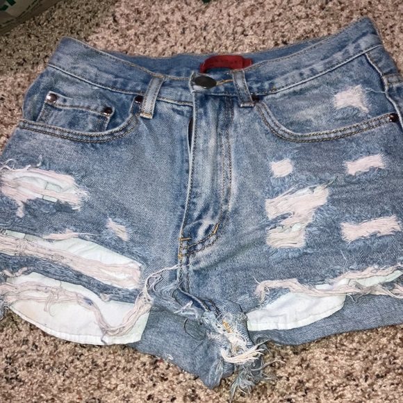 Small Signature 8 Jean shorts - Picture 2 of 3